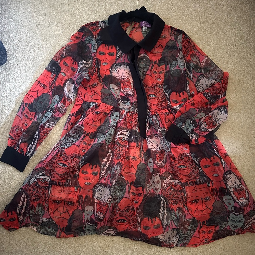 ✨SOLD✨Universal Studios MonstersxUnique Vintage Red Black Graphic Print Dress